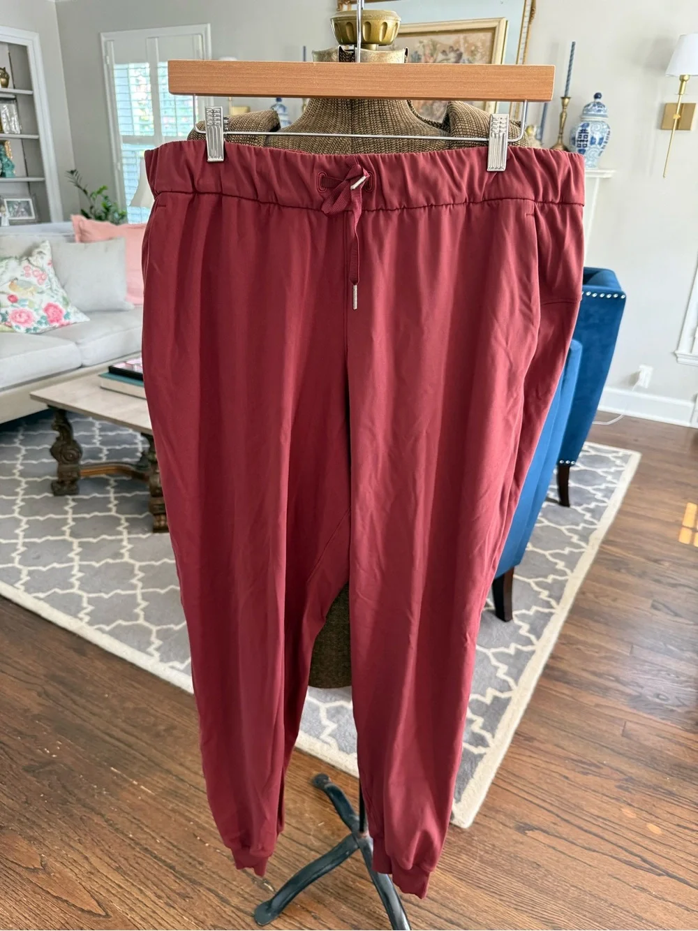 Womens Lululemon On the Fly Jogger 28